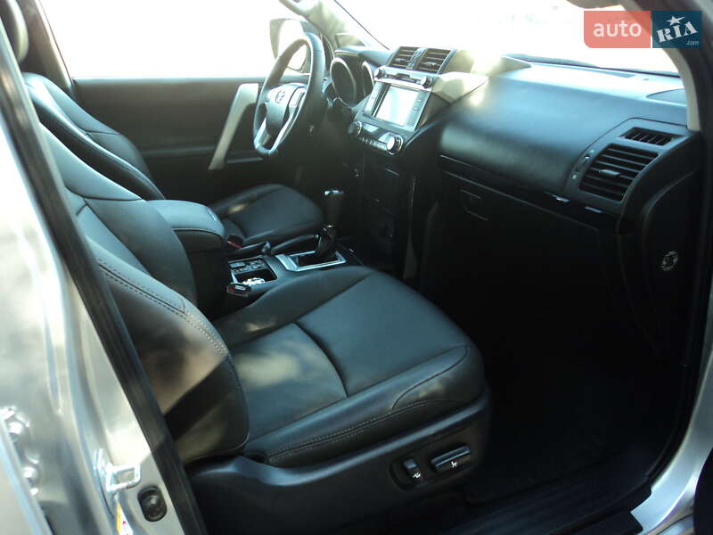 Позашляховик / Кросовер Toyota Land Cruiser Prado 2015 в Києві