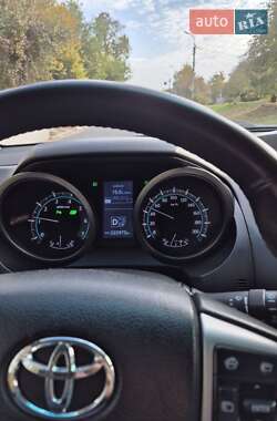 Внедорожник / Кроссовер Toyota Land Cruiser Prado 2010 в 