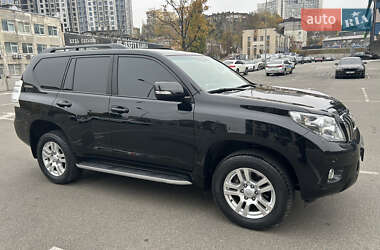 Позашляховик / Кросовер Toyota Land Cruiser Prado 2010 в Києві