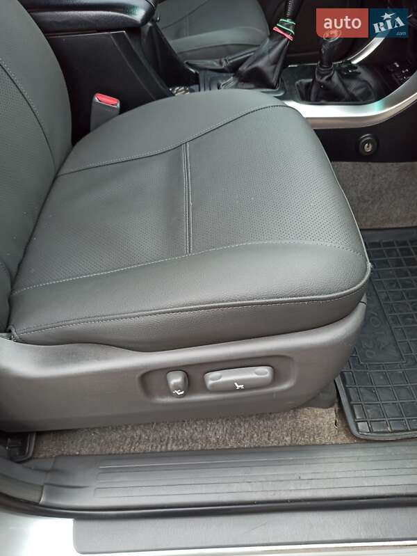 Внедорожник / Кроссовер Toyota Land Cruiser Prado 2004 в Харькове