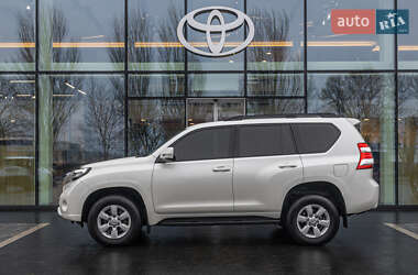 Позашляховик / Кросовер Toyota Land Cruiser Prado 2017 в Дніпрі