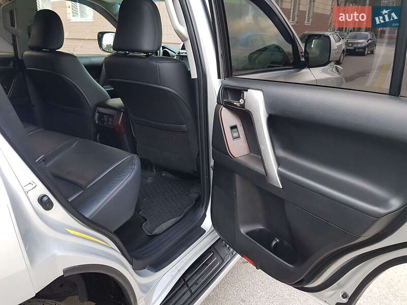 Позашляховик / Кросовер Toyota Land Cruiser Prado 2014 в Києві