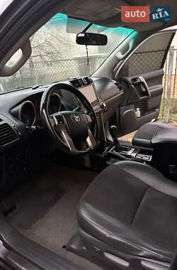 Внедорожник / Кроссовер Toyota Land Cruiser Prado 2011 в 