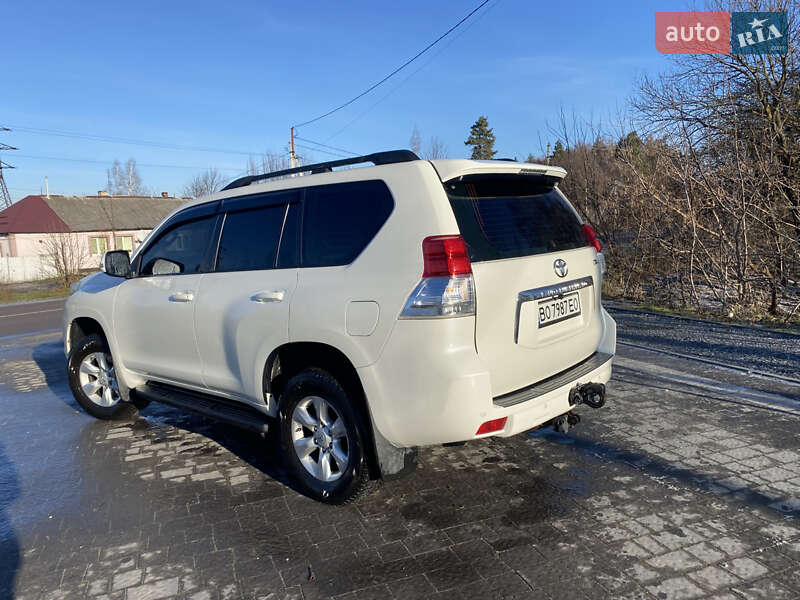 Внедорожник / Кроссовер Toyota Land Cruiser Prado 2011 в Тернополе
