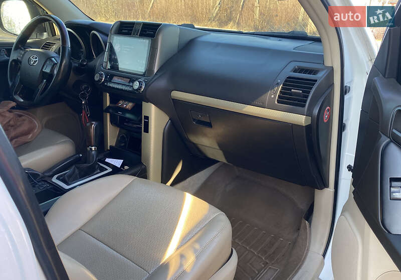 Внедорожник / Кроссовер Toyota Land Cruiser Prado 2011 в Тернополе