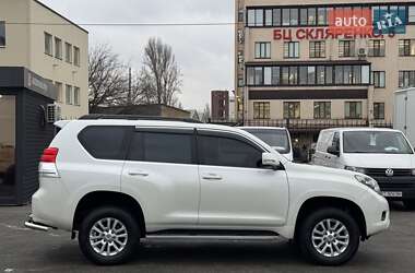 Позашляховик / Кросовер Toyota Land Cruiser Prado 2010 в Києві