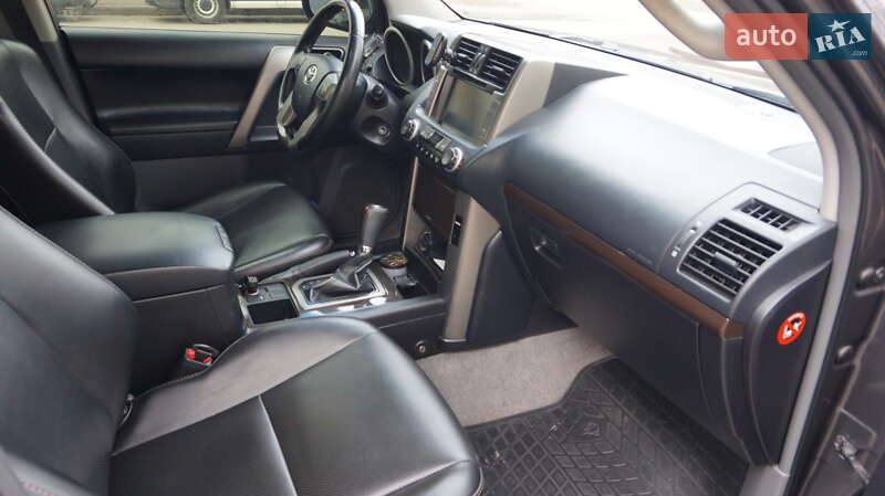 Внедорожник / Кроссовер Toyota Land Cruiser Prado 2012 в Киеве