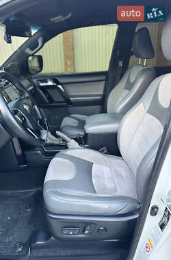 Позашляховик / Кросовер Toyota Land Cruiser Prado 2014 в 
