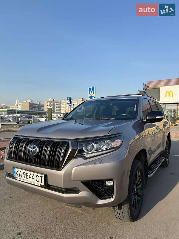 Toyota Land Cruiser Prado 2021