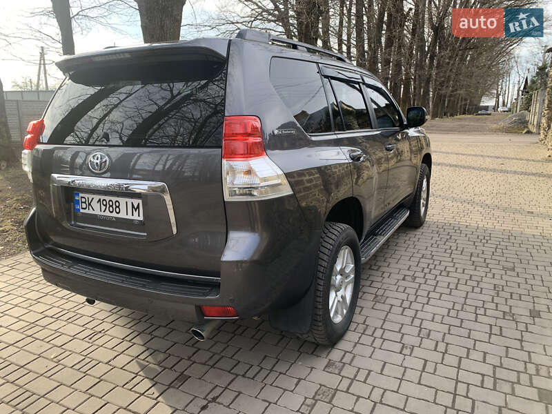 Позашляховик / Кросовер Toyota Land Cruiser Prado 2011 в Рівному