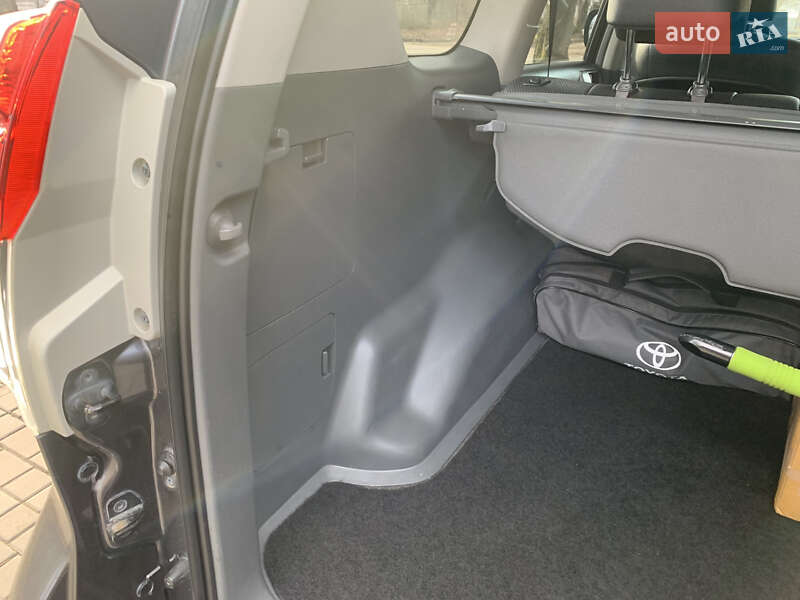 Позашляховик / Кросовер Toyota Land Cruiser Prado 2011 в Рівному
