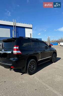 Позашляховик / Кросовер Toyota Land Cruiser Prado 2017 в 