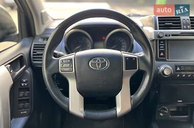 Внедорожник / Кроссовер Toyota Land Cruiser Prado 2017 в 
