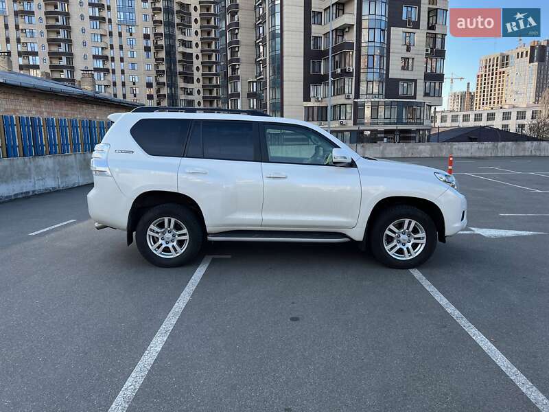 Внедорожник / Кроссовер Toyota Land Cruiser Prado 2011 в Киеве