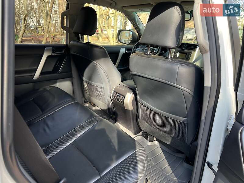 Внедорожник / Кроссовер Toyota Land Cruiser Prado 2011 в Киеве
