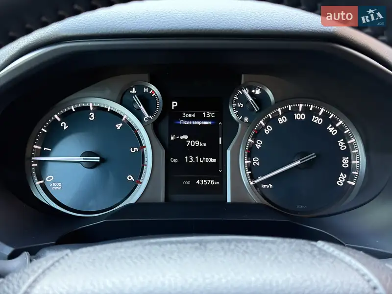 Позашляховик / Кросовер Toyota Land Cruiser Prado 2022 в 