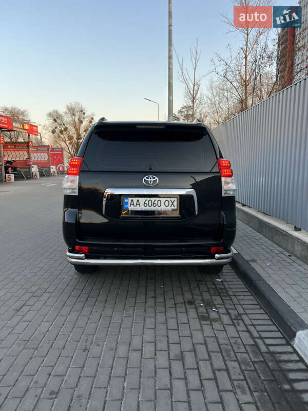 Позашляховик / Кросовер Toyota Land Cruiser Prado 2013 в Києві