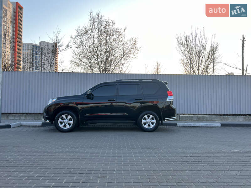 Позашляховик / Кросовер Toyota Land Cruiser Prado 2013 в Києві