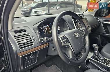 Внедорожник / Кроссовер Toyota Land Cruiser Prado 2022 в 