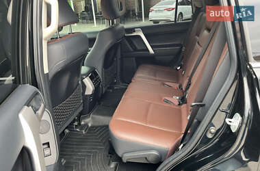 Внедорожник / Кроссовер Toyota Land Cruiser Prado 2018 в 