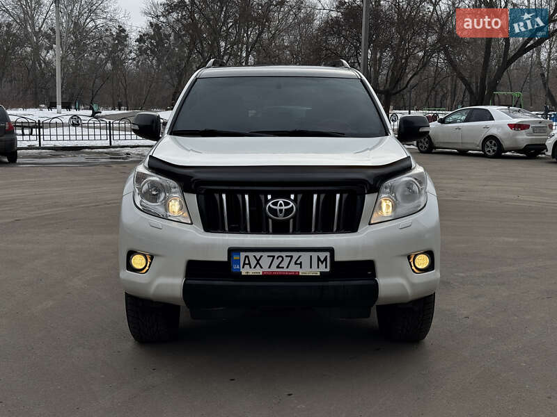 Внедорожник / Кроссовер Toyota Land Cruiser Prado 2012 в 