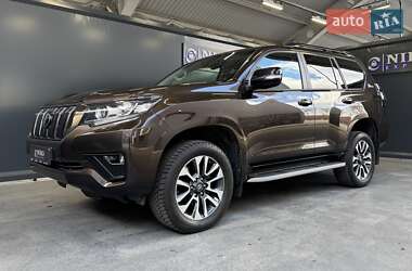 Внедорожник / Кроссовер Toyota Land Cruiser Prado 2022 в 