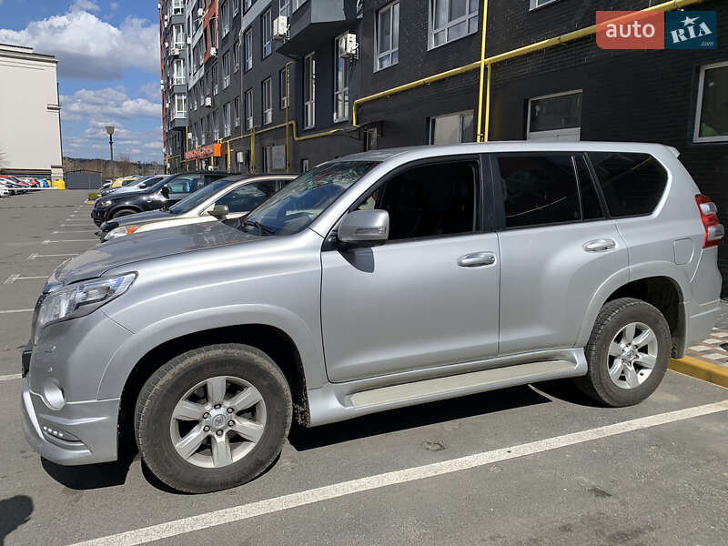 Позашляховик / Кросовер Toyota Land Cruiser Prado 2015 в Ірпені