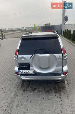 Внедорожник / Кроссовер Toyota Land Cruiser Prado 2005 в 