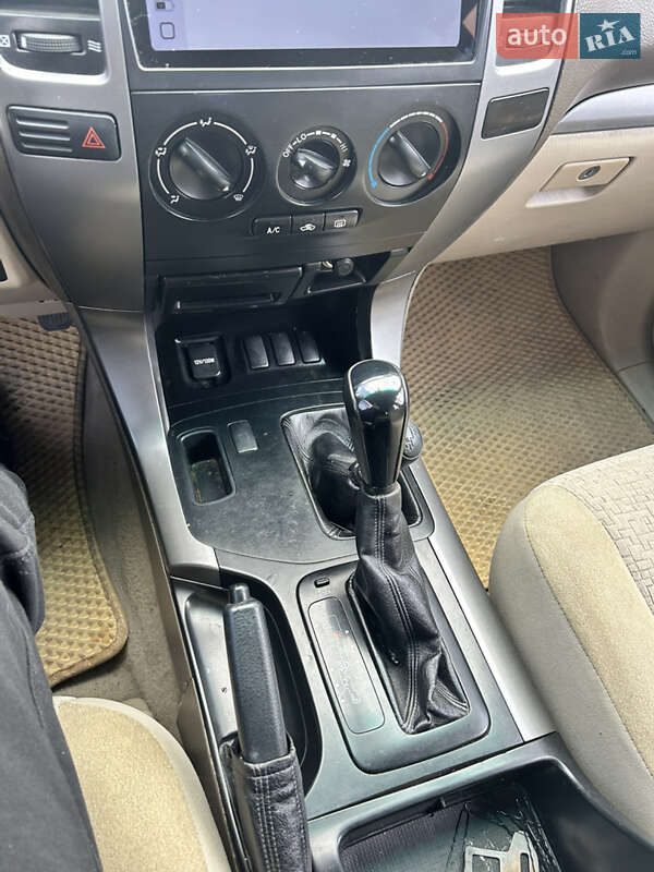 Внедорожник / Кроссовер Toyota Land Cruiser Prado 2006 в Ровно