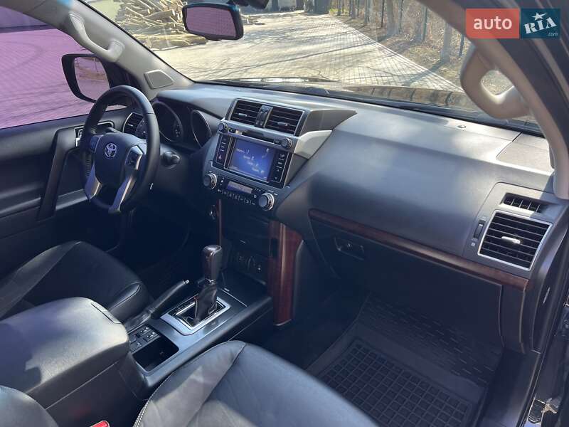 Позашляховик / Кросовер Toyota Land Cruiser Prado 2016 в Львові