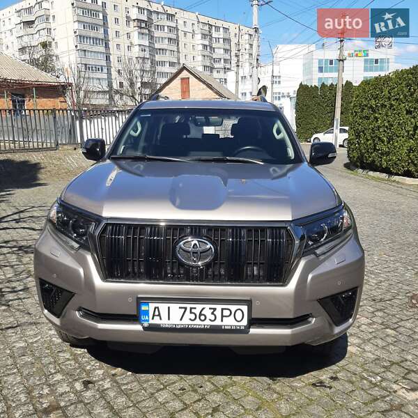 Внедорожник / Кроссовер Toyota Land Cruiser Prado 2022 в 