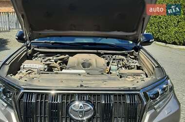 Внедорожник / Кроссовер Toyota Land Cruiser Prado 2022 в 