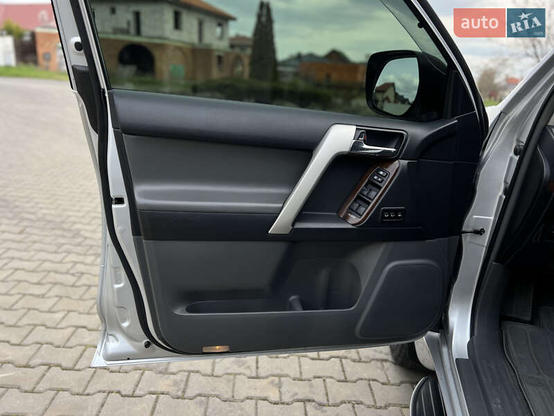 Внедорожник / Кроссовер Toyota Land Cruiser Prado 2010 в Одессе