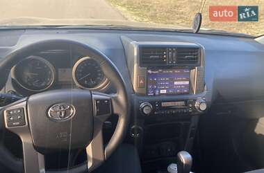Позашляховик / Кросовер Toyota Land Cruiser Prado 2013 в 