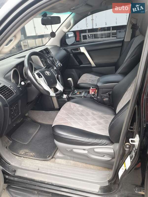 Внедорожник / Кроссовер Toyota Land Cruiser Prado 2010 в Благовещенском