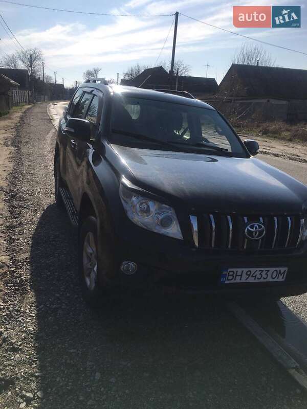 Внедорожник / Кроссовер Toyota Land Cruiser Prado 2011 в 