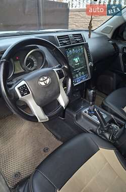 Внедорожник / Кроссовер Toyota Land Cruiser Prado 2015 в 