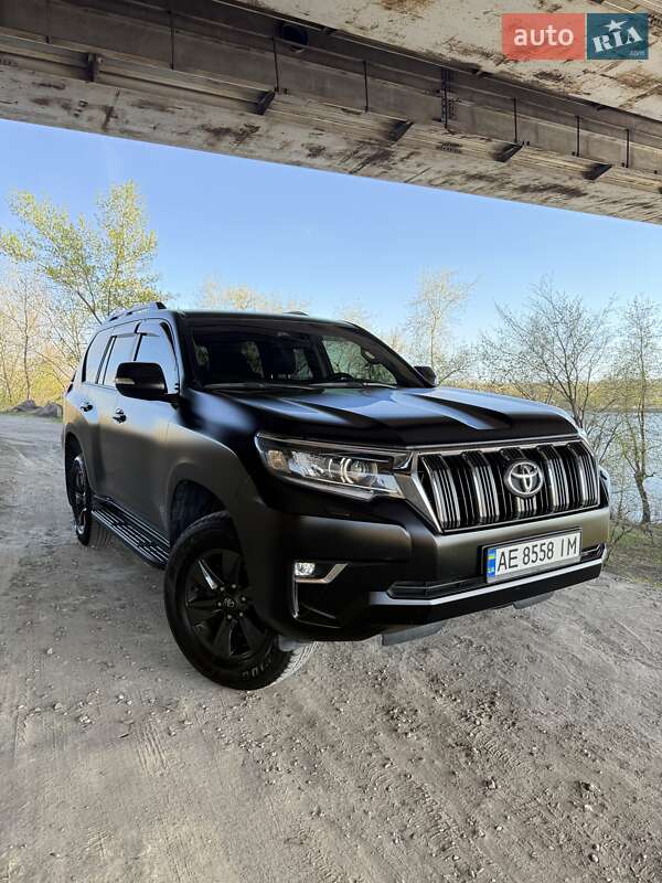 Внедорожник / Кроссовер Toyota Land Cruiser Prado 2019 в 