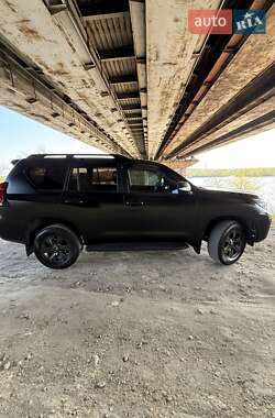 Внедорожник / Кроссовер Toyota Land Cruiser Prado 2019 в 