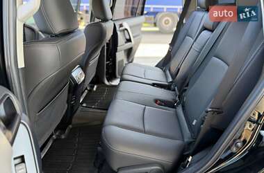 Позашляховик / Кросовер Toyota Land Cruiser Prado 2023 в 
