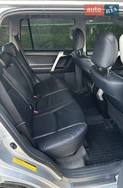 Внедорожник / Кроссовер Toyota Land Cruiser Prado 2010 в 