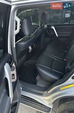 Внедорожник / Кроссовер Toyota Land Cruiser Prado 2010 в 