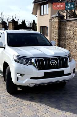 Внедорожник / Кроссовер Toyota Land Cruiser Prado 2020 в 