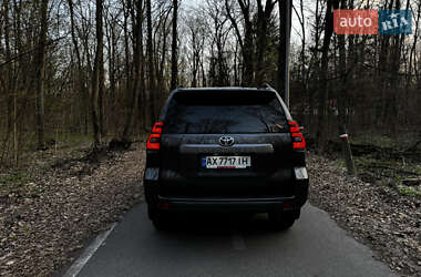 Внедорожник / Кроссовер Toyota Land Cruiser Prado 2022 в 