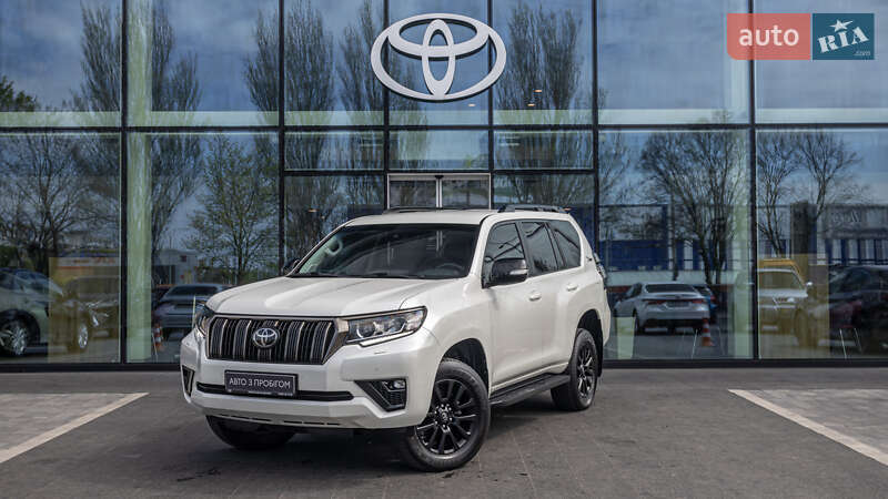 Внедорожник / Кроссовер Toyota Land Cruiser Prado 2022 в 