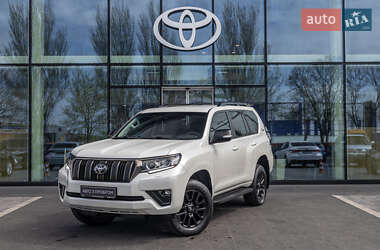 Внедорожник / Кроссовер Toyota Land Cruiser Prado 2022 в 