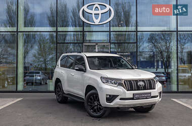 Внедорожник / Кроссовер Toyota Land Cruiser Prado 2022 в 
