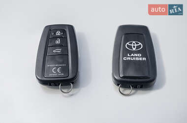 Внедорожник / Кроссовер Toyota Land Cruiser Prado 2022 в 
