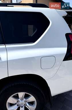 Внедорожник / Кроссовер Toyota Land Cruiser Prado 2020 в 