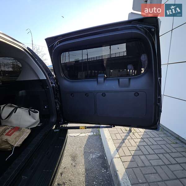 Внедорожник / Кроссовер Toyota Land Cruiser Prado 2023 в Киеве фото 10 Внедорожник / Кроссовер Toyota Land Cruiser Prado 2023 в Киеве